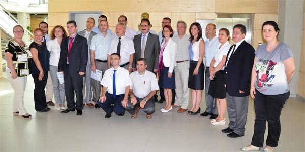 Öğretim üyelerine başarı sertifikaları verildi