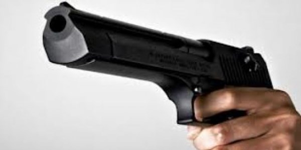 Adliye bah�esinde silahl� kavga: 1 yaral�