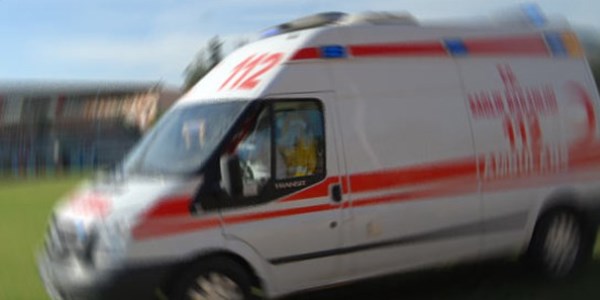 Trafik kazas�nda yaralanan anne ve k�z� hayat�n� kaybetti