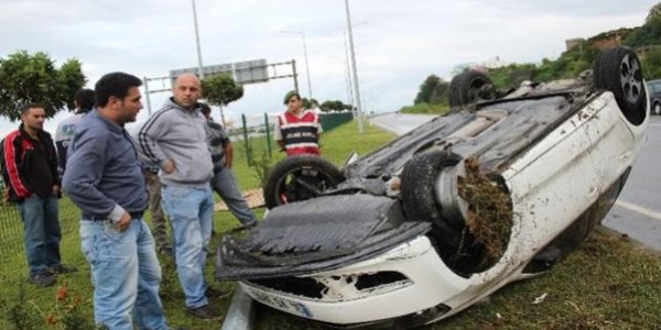 Giresun'da otomobil takla attı: 4 yaralı