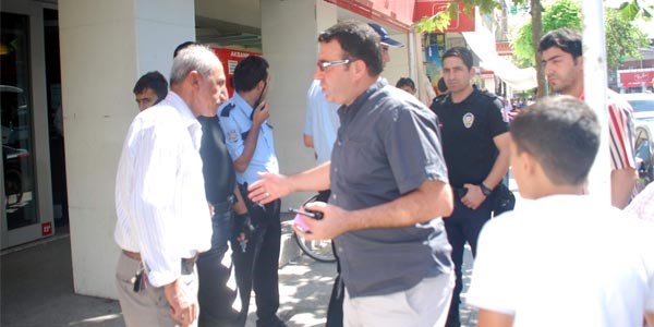 Polisler dolandırıcılık olayını son anda önledi