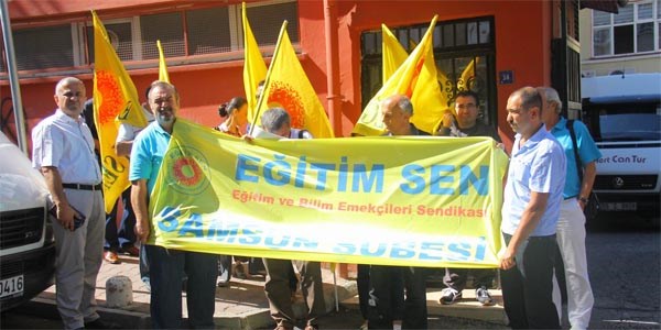 Eğitim-Sen okul önünde eylem yaptı
