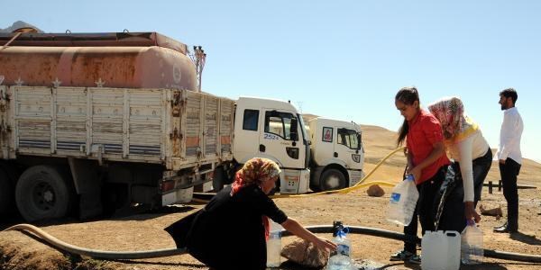 Depremzedelerin su ihtiyacı tankerlerle karşılanıyor