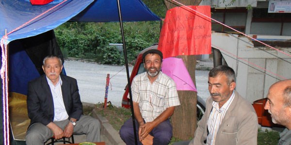 Muhtarın oturma eylemi ilgi görmedi