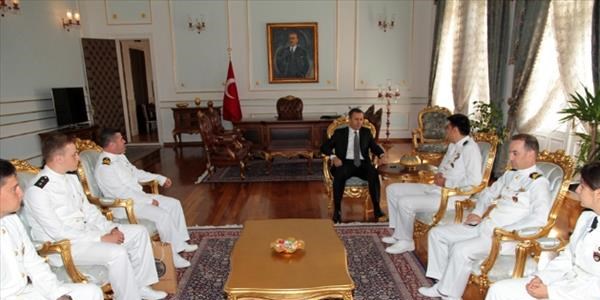 Deniz Harp Okulu öğrencilerinden Vali Yerlikaya'ya ziyaret