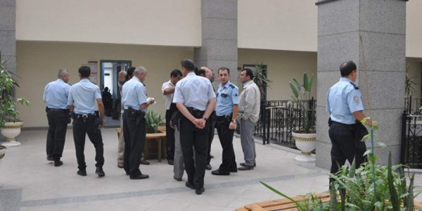 İhalede avukatı darp ettiler