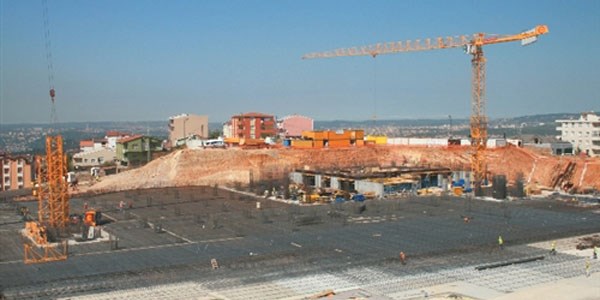 Çamlıca Tepesi Cami'nin betonu atıldı