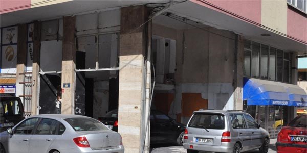 Riskli binaların altı otopark oldu