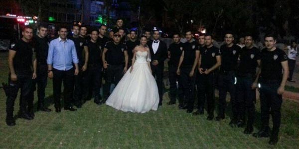 Polis arkada�lar� d���ne gelemeyince, kendisi yanlar�na gitti