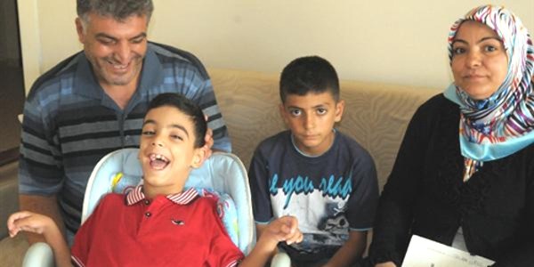 Engelli Talha'ya kulak zarı eziyeti
