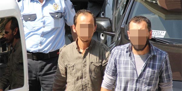 Karakol duvarına 'katil polis' yazan 3 üniversiteliye gözaltı