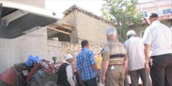 Traktöre binerken kalp krizi geçirip öldü
