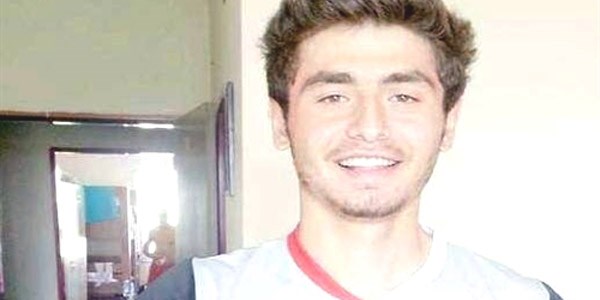 Üzerine kale direği düşen futbolcu öldü