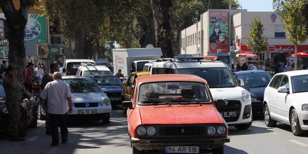 Trafik ak���n� rahatlatmaya gitti trafi�i kilitledi