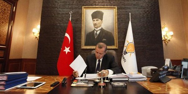 Ba�bakan'�n masas�ndaki son anket!