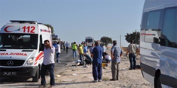 Yapımı bitmeyen yolda faciadan dönüldü:8 yaralı