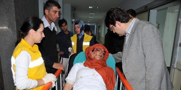 Sağlık ekibini ambulanstan indirip komalık ettiler