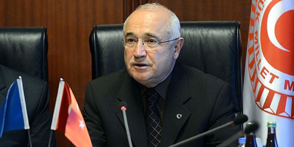 Anayasa yaz�m komisyonu yeniden topland�