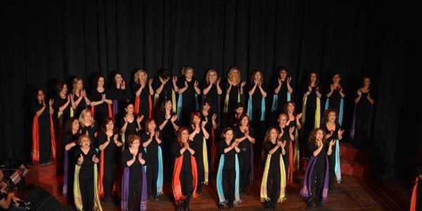 'Anneler Halk Oyunlar� Toplu�unu' sempozyum sahnesinde