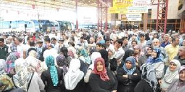 İlk Hac kafilesi dualarla uğurlandı