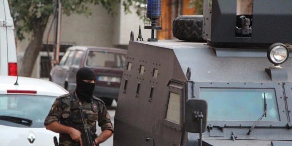 Sultangazi'de şafak operasyonu