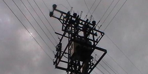 Darende'de elektrik trafosu patlad�
