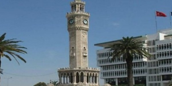 �zmir'in simgesi tarihi saat kulesinden h�rs�zl�k iddias�