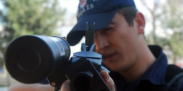 Polis, Ankara ve İstanbul'da elektroşok silahı deneyecek