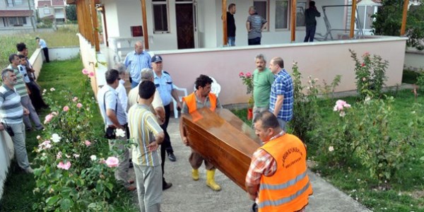 Emekli öğretmen vurulmuş olarak bulundu