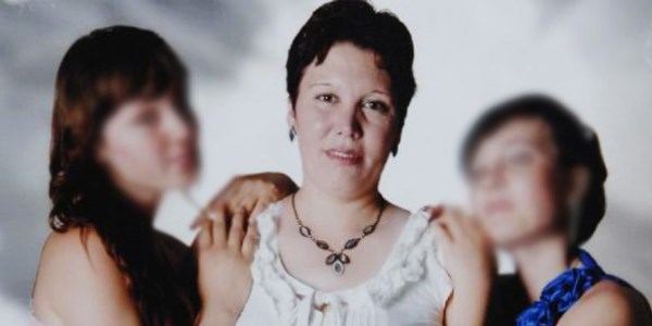 Annelerini öldüren iki kız kardeş tutuklandı