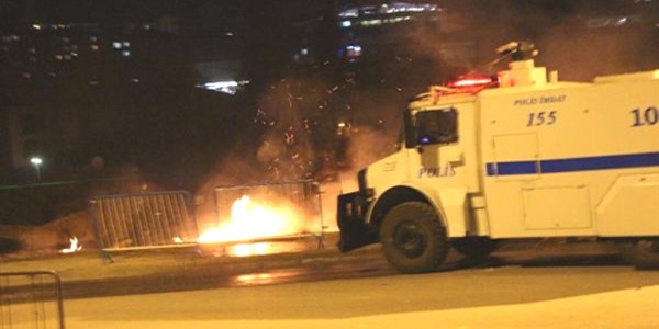 Gösterici gruba polis müdahalesi