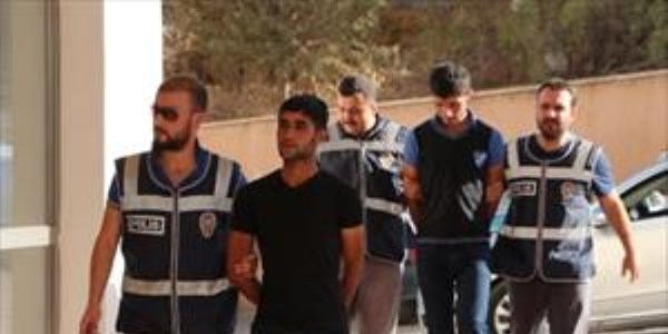 Okuldan bilgisayar çalan 2 şüpheli yakalandı