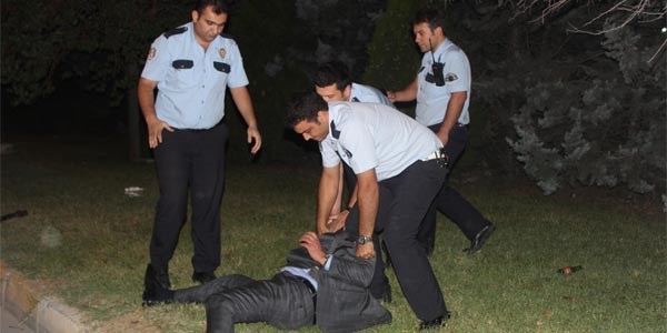 Kaza yapan sürücü, polise kafa attı