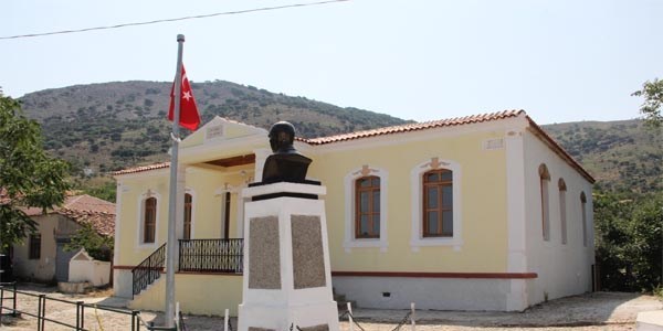 Rum Okulu'nda ders zili 49 yıl sonra çaldı