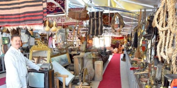 İşyerinde müze kurdu