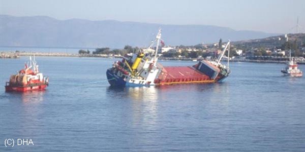 Kurtardıkları geminin battığını duyan ekip şaşkın
