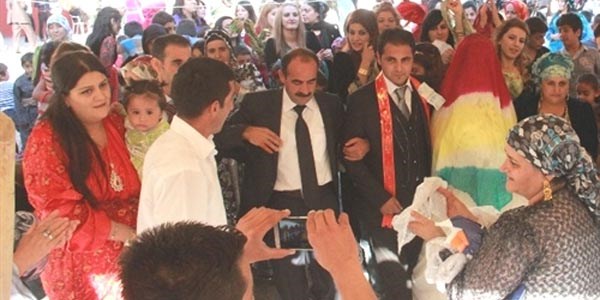 Hakkarili radyocuya görkemli düğün
