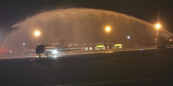 Erbil'den Gaziantep'e gelen ilk uçak törenle karşılandı