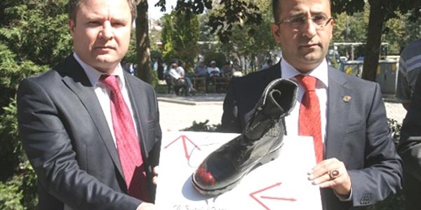 CHP'ye kanlı postal gönderdiler