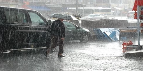 S�cakl�klar d��ecek, kuvvetli ya���lar geliyor