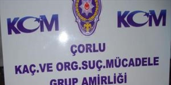 2 kişi 480 uyuşturucu hapla yakalandı