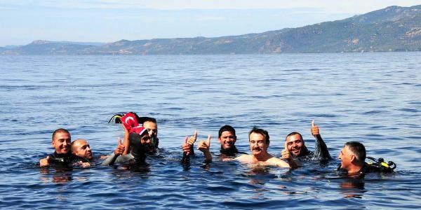 81 metrelik dalış rekorunu 85 metreye çıkardı
