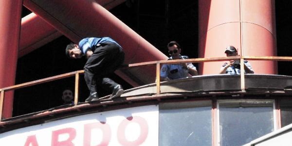 Tekstil işçisini intihardan polis vazgeçirdi