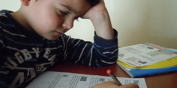 �ocu�unuzun �al��ma masas� �ok s�sl� olmas�n!