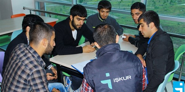 Her 100 i�verenden 29'u eleman ar�yor