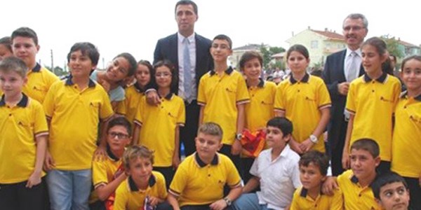 Hakan ��k�r Biga'da okul a��l���na kat�ld�
