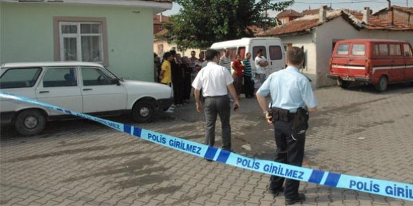 Polis G�m���e�me Mahallesi'ni abluka alt�nda tutuyor