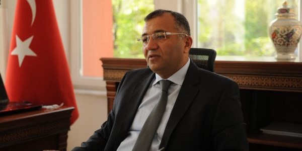 Vali toplantılarını sabah 06.00'da yapıyor