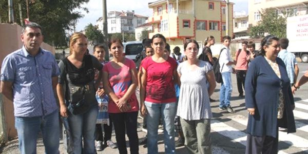 Velilerin 's�n�flar ��rencilere temizletildi' iddias�/ Video