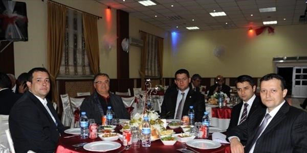Vali yard�mc�lar�na veda yeme�i